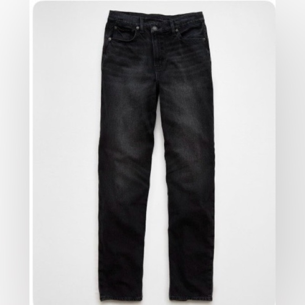 AE Strigid Super High-Waisted Crossover
Baggy Straight Jean